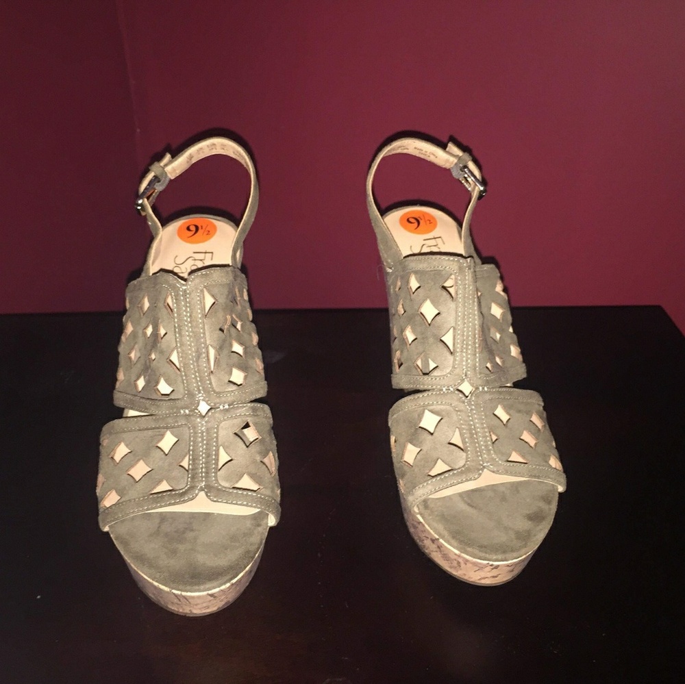 Sandals - Picture 3 of 6